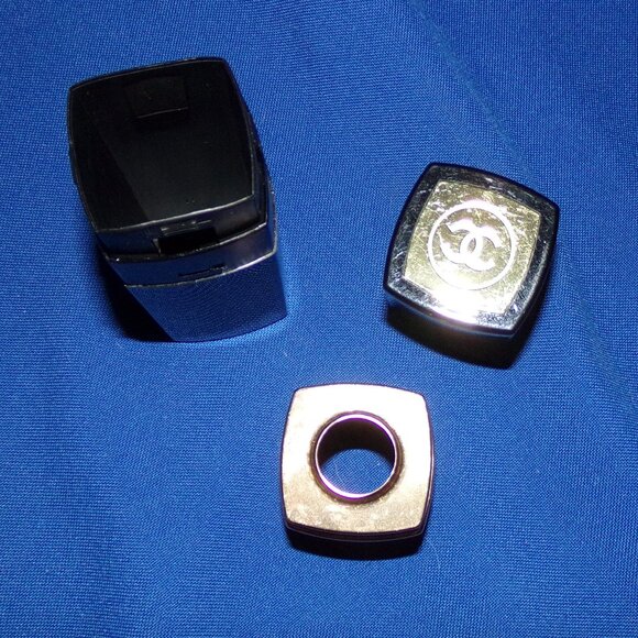 Vintage Authentic Chanel No. 5 Eau de Cologne 1.7 oz Hard Shell Spray Container - Picture 6 of 12